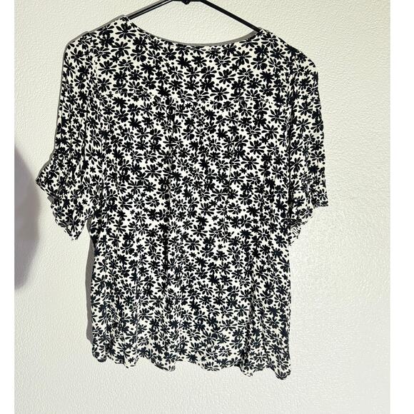 LOFT Floral Flutter-Sleeve Blouse – Size L - Picture 2 of 4